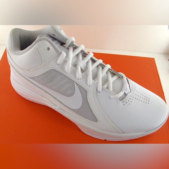 Nike Basketball Shoes - Picture 2 of 5